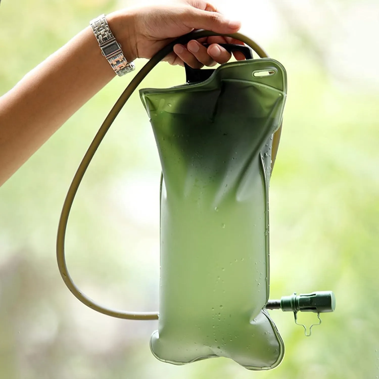 2L Leak Proof 2 Liter Water Tank Without Bpa Water Storage Airbag with Insulating Tube Alternative to Hydration Backpack for Outdoor Camping