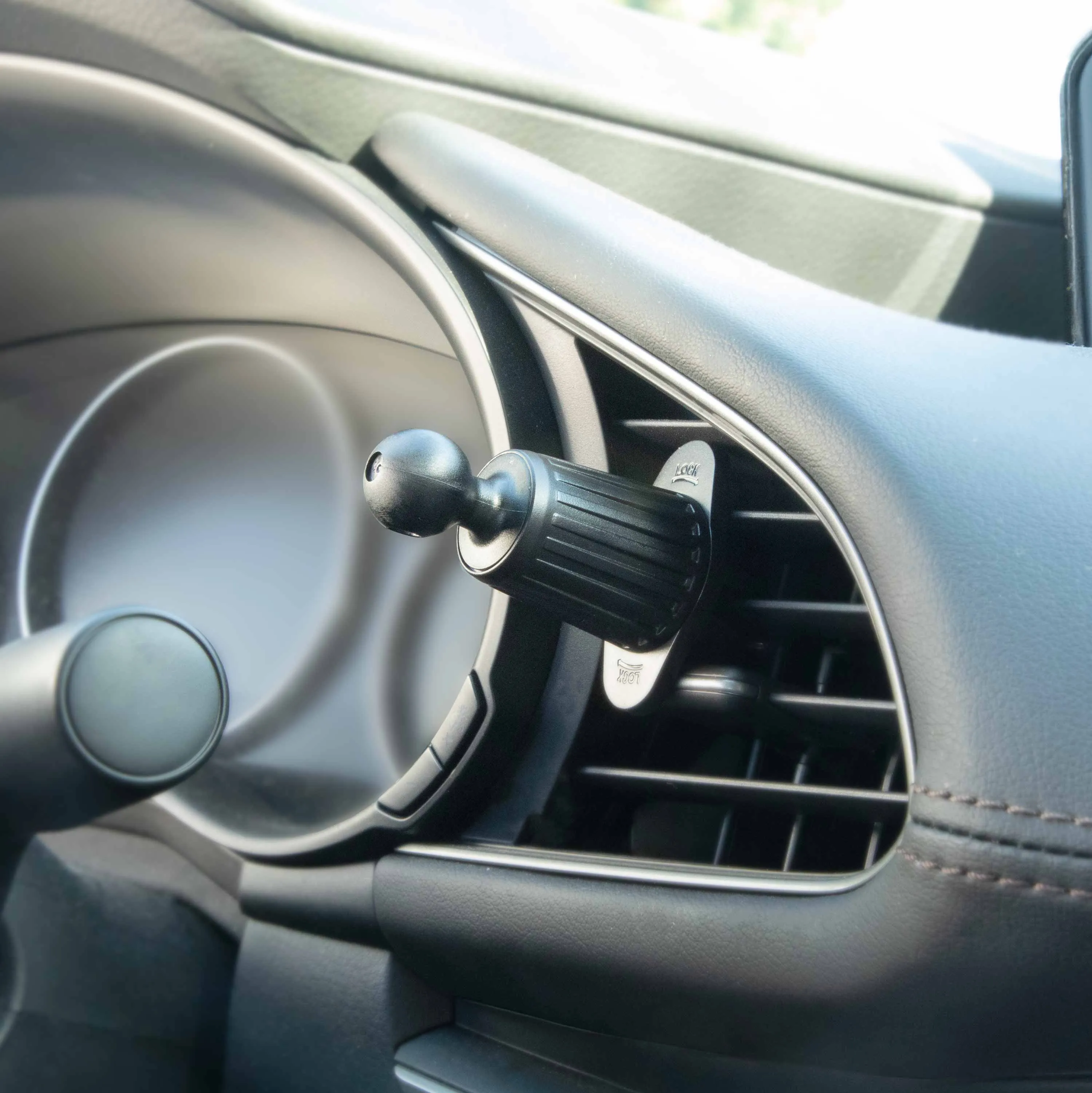 Adjustable Car Vent Mount with 17mm Ball