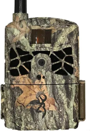Browning Trail Cameras Defender Wireless Cellular 20MP AT&T Trail Camera with 32 GB SD Card and SD Card Reader for iOS or Android