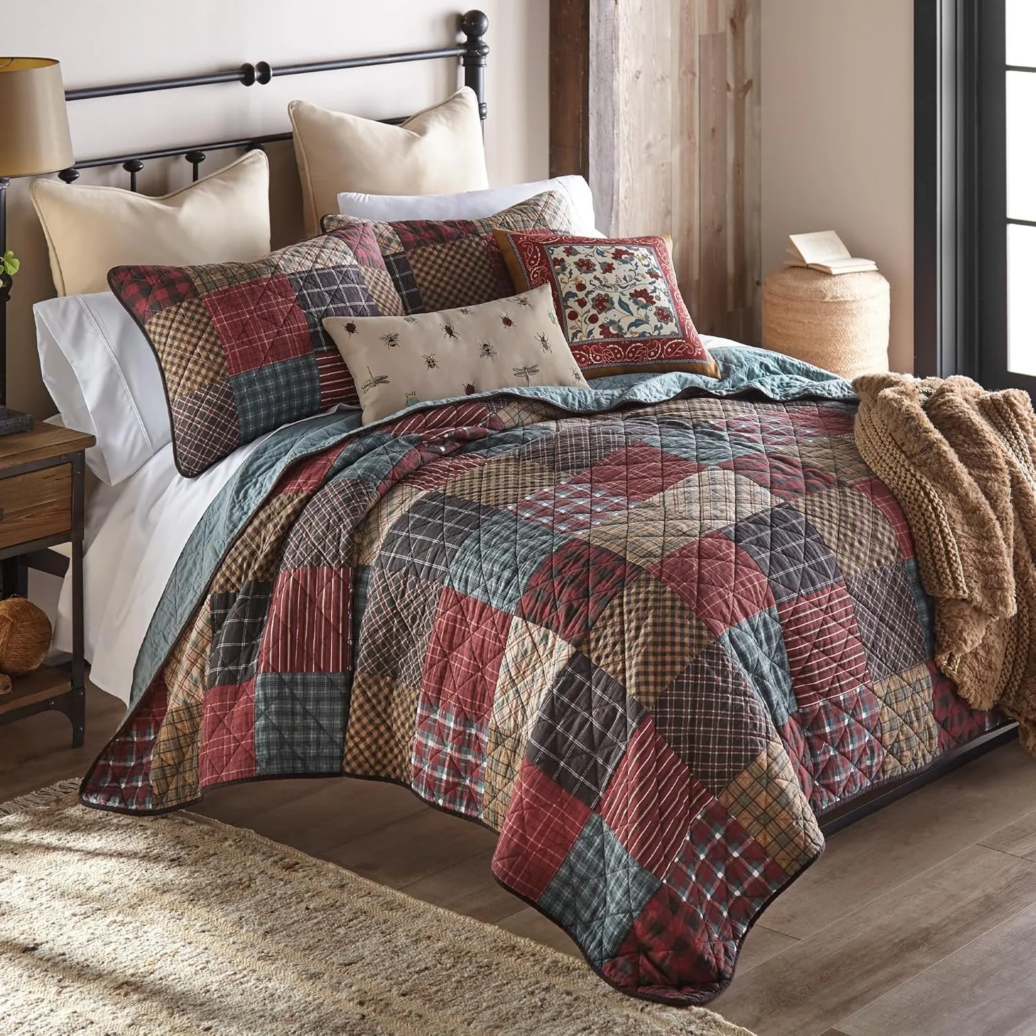 Donna Sharp Appalachia Plaid Cotton Pieced Patchwork Quilted Bedding Set - 3-Piece Queen Size Quilt Set - Includes 1 Quilt and 2 Pillow Shams - Machine Washable - Perfect for Rustic Decor