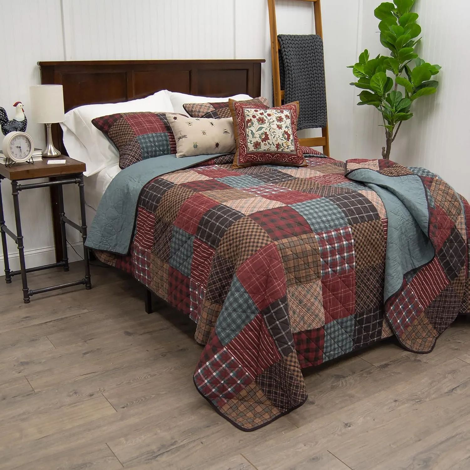 Donna Sharp Appalachia Plaid Cotton Pieced Patchwork Quilted Bedding Set - 3-Piece Queen Size Quilt Set - Includes 1 Quilt and 2 Pillow Shams - Machine Washable - Perfect for Rustic Decor
