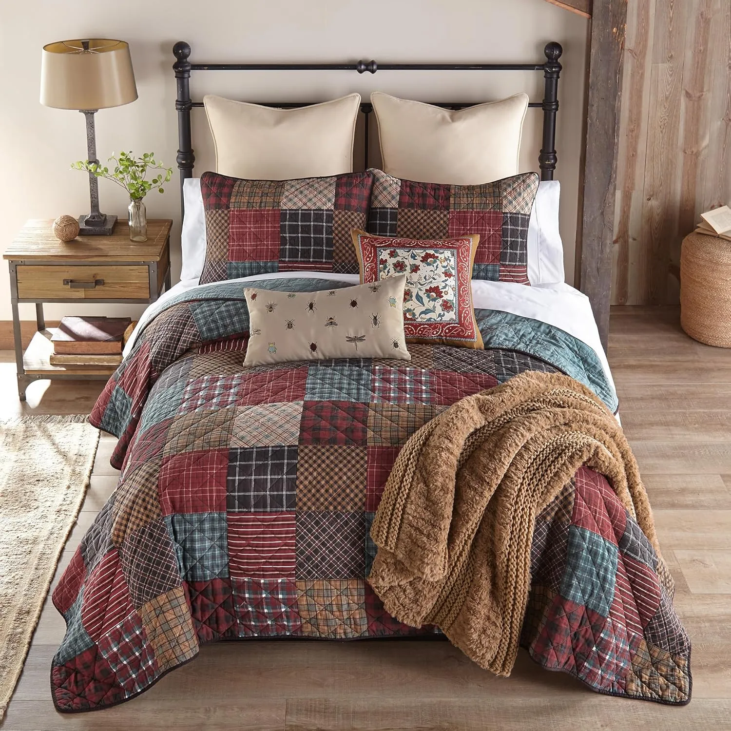 Donna Sharp Appalachia Plaid Cotton Pieced Patchwork Quilted Bedding Set - 3-Piece Queen Size Quilt Set - Includes 1 Quilt and 2 Pillow Shams - Machine Washable - Perfect for Rustic Decor