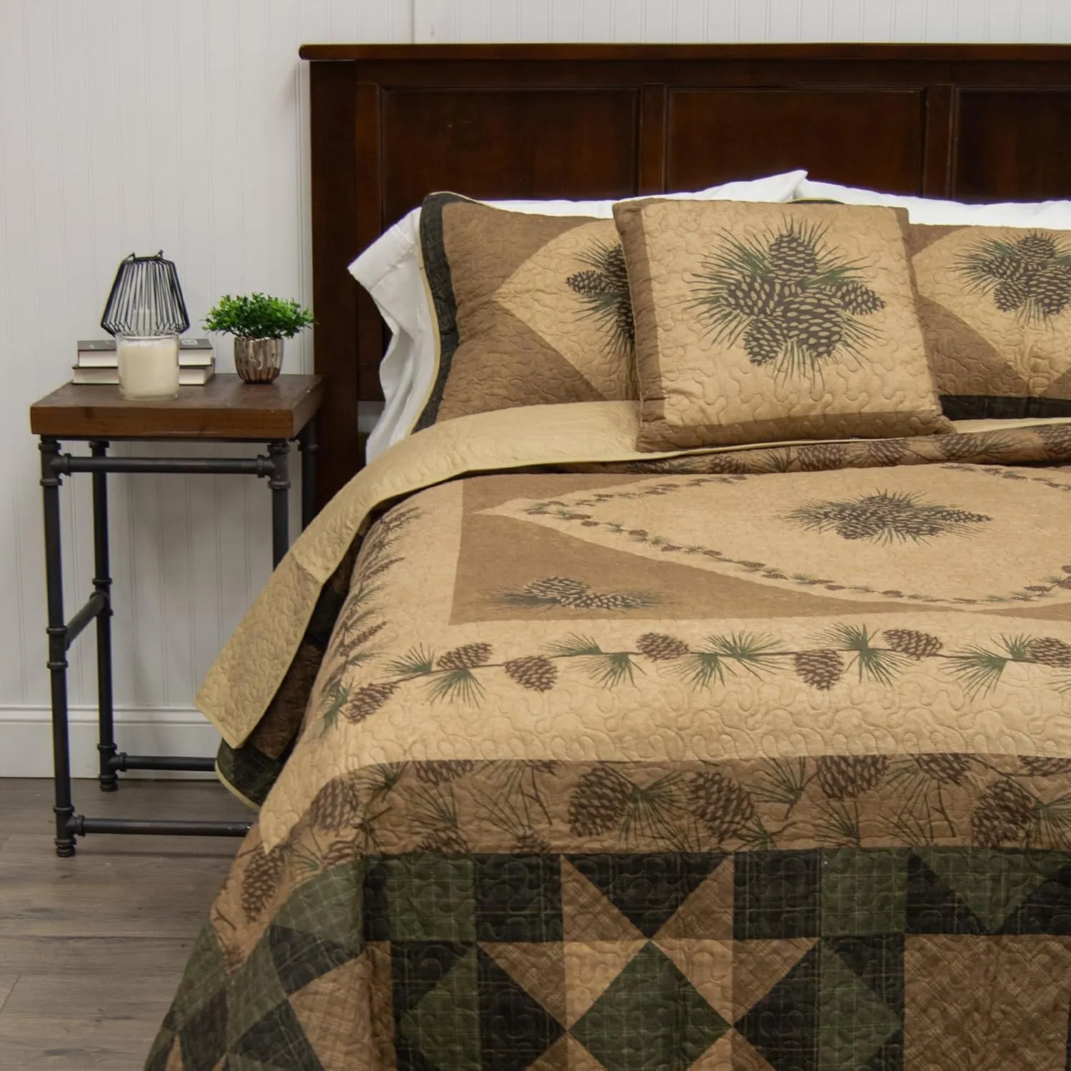 Donna Sharp Queen Bedding Set - 4 Piece - Antique Pine Lodge Quilt Set with Queen Quilt, Two Standard Pillow Shams and One Decorative Pillow - Machine Washable
