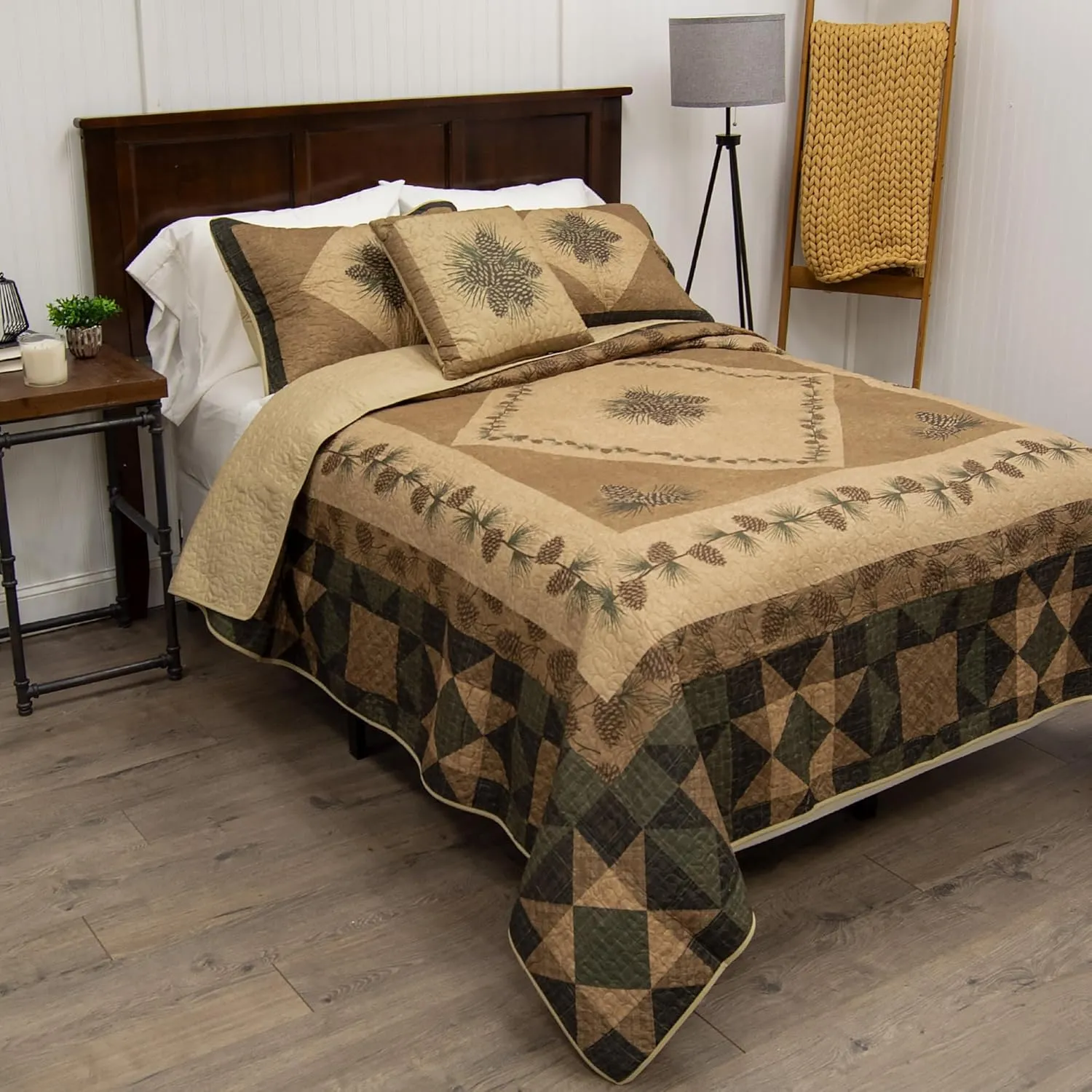 Donna Sharp Queen Bedding Set - 4 Piece - Antique Pine Lodge Quilt Set with Queen Quilt, Two Standard Pillow Shams and One Decorative Pillow - Machine Washable