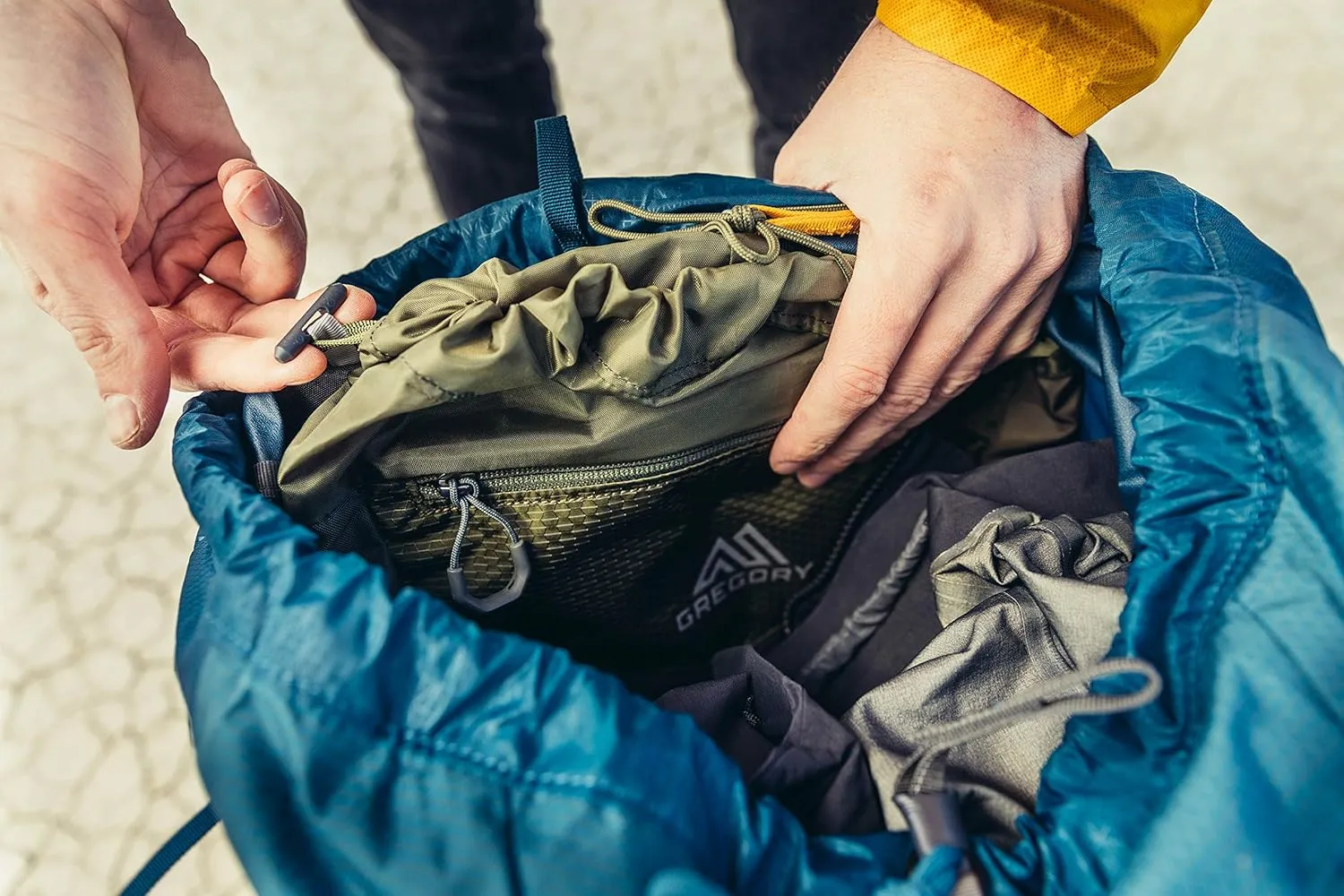 Gregory Paragon 48L Unisex Lightweight Backpacking Pack, Breathable Backpanel, Raincover Included, Water Bladder Sleeve (Reservoir not Included), Small/Medium, Smoke Grey
