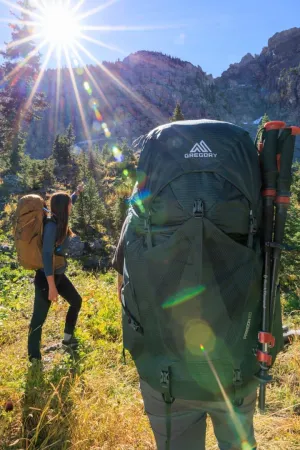 Gregory Paragon 50L Unisex Lightweight Backpacking Pack, Breathable Backpanel, Raincover Included, Water Bladder Sleeve (Reservoir not Included), Small/Medium, Desert Red