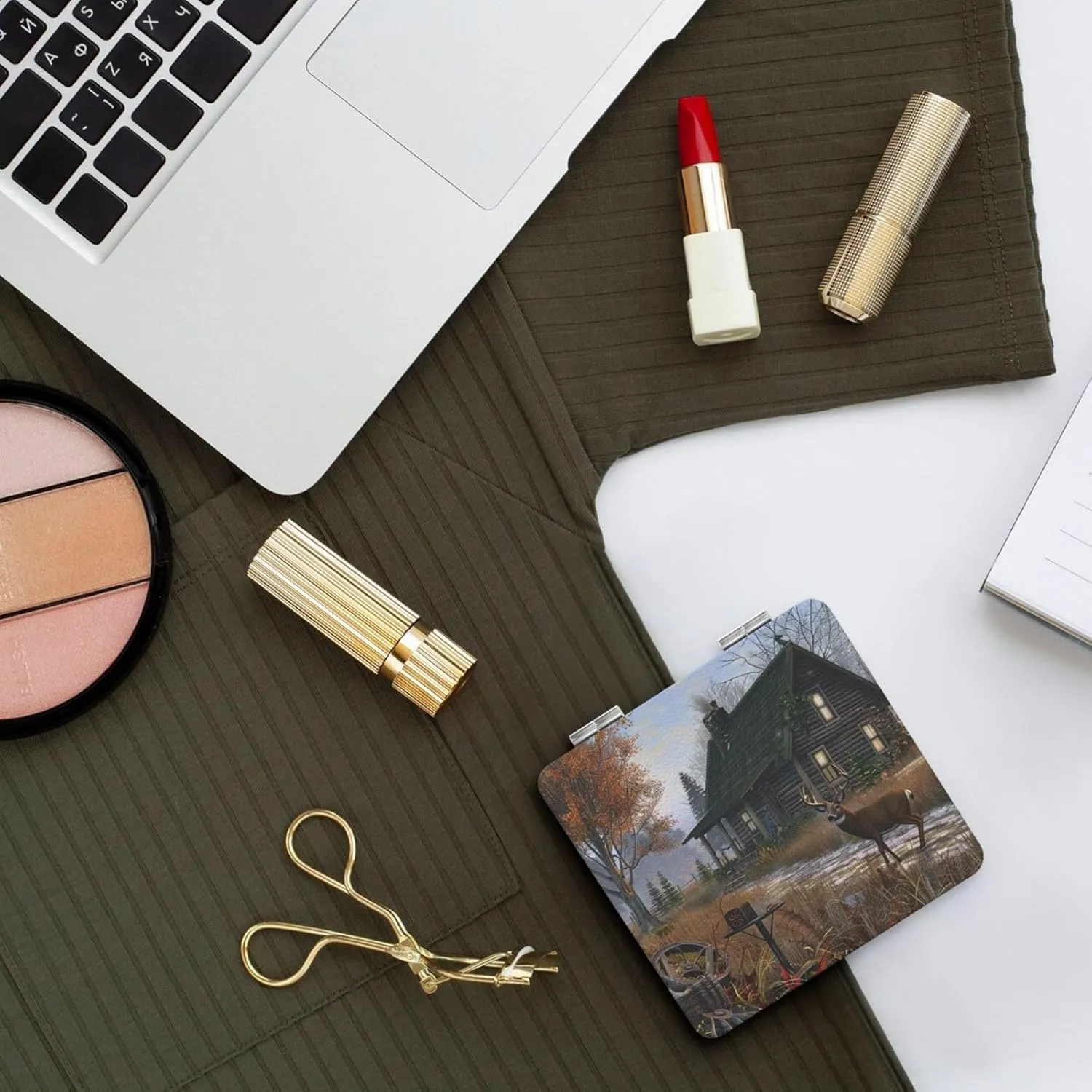 Holiday Home Deer Hunting Printed Square Pocket Makeup Mirror with 1X/2X Magnification, Portable Mini Travel Makeup Mirror for Travel Daily Work Beauty
