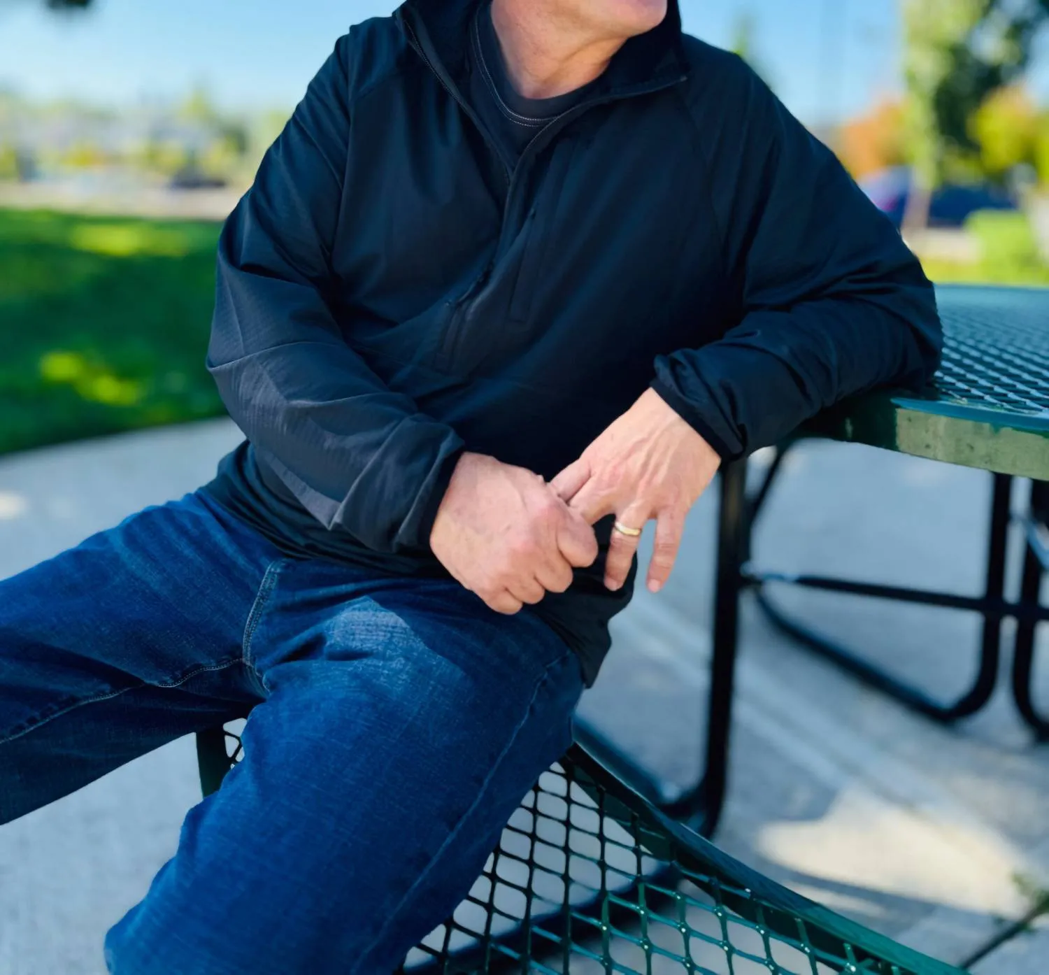 Men's Lightweight Grid Tech Fleece Pullover In Black